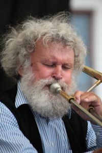 Schwermetall Blasmusik Musikinstrumente Blechbläser Holzbläser Brassband