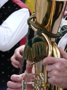 Schwermetall Blasmusik Musikinstrumente Blechbläser Holzbläser Brassband
