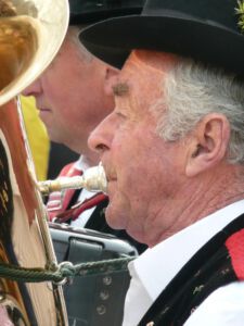Schwermetall Blasmusik Musikinstrumente Blechbläser Holzbläser Brassband